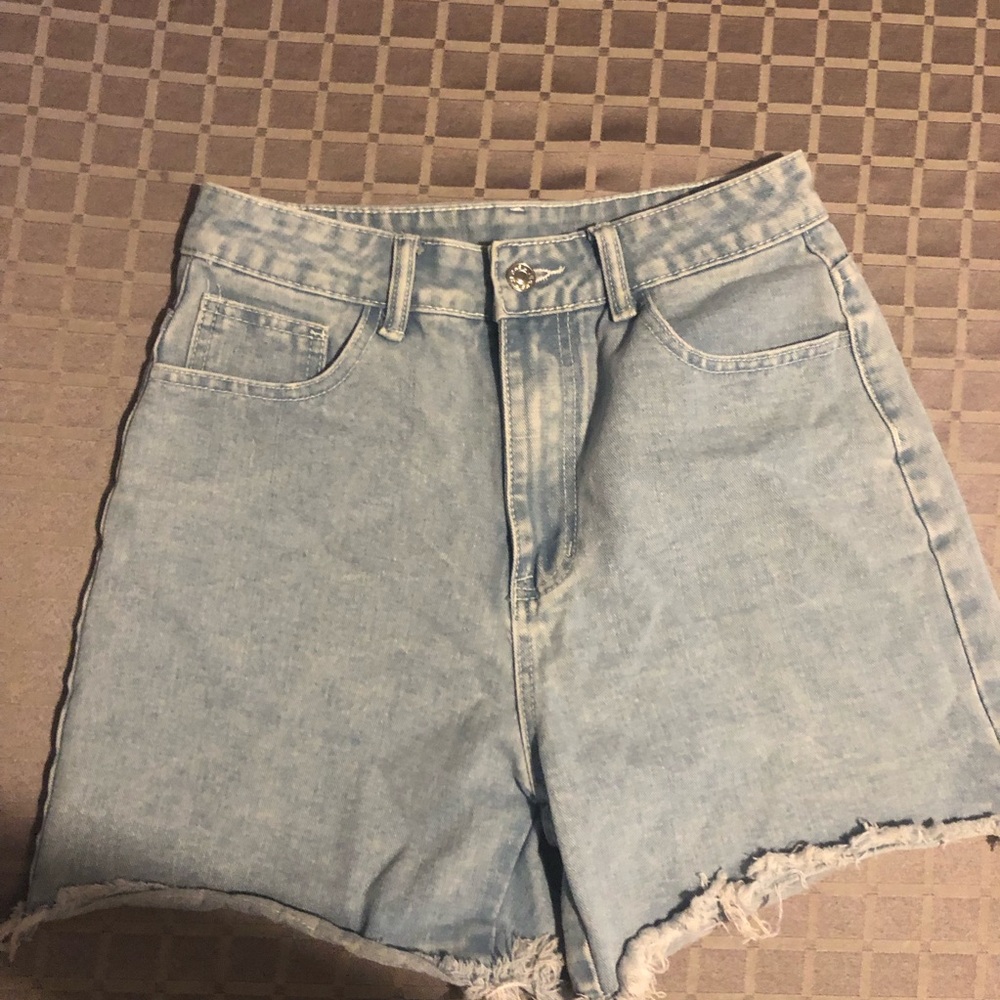 Vintage Style High Waisted Denim Shorts Light Wash Raw Hem Mom Shorts Size M